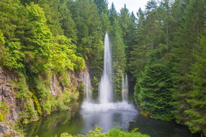 2012 08-Victoria BC Butchart Gardens Lake